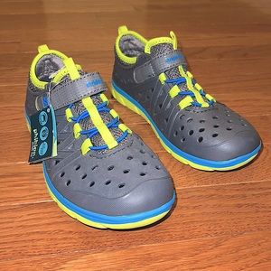 Stride Rite Phibians size 2 kid- “Built for Land and Sea” NWT